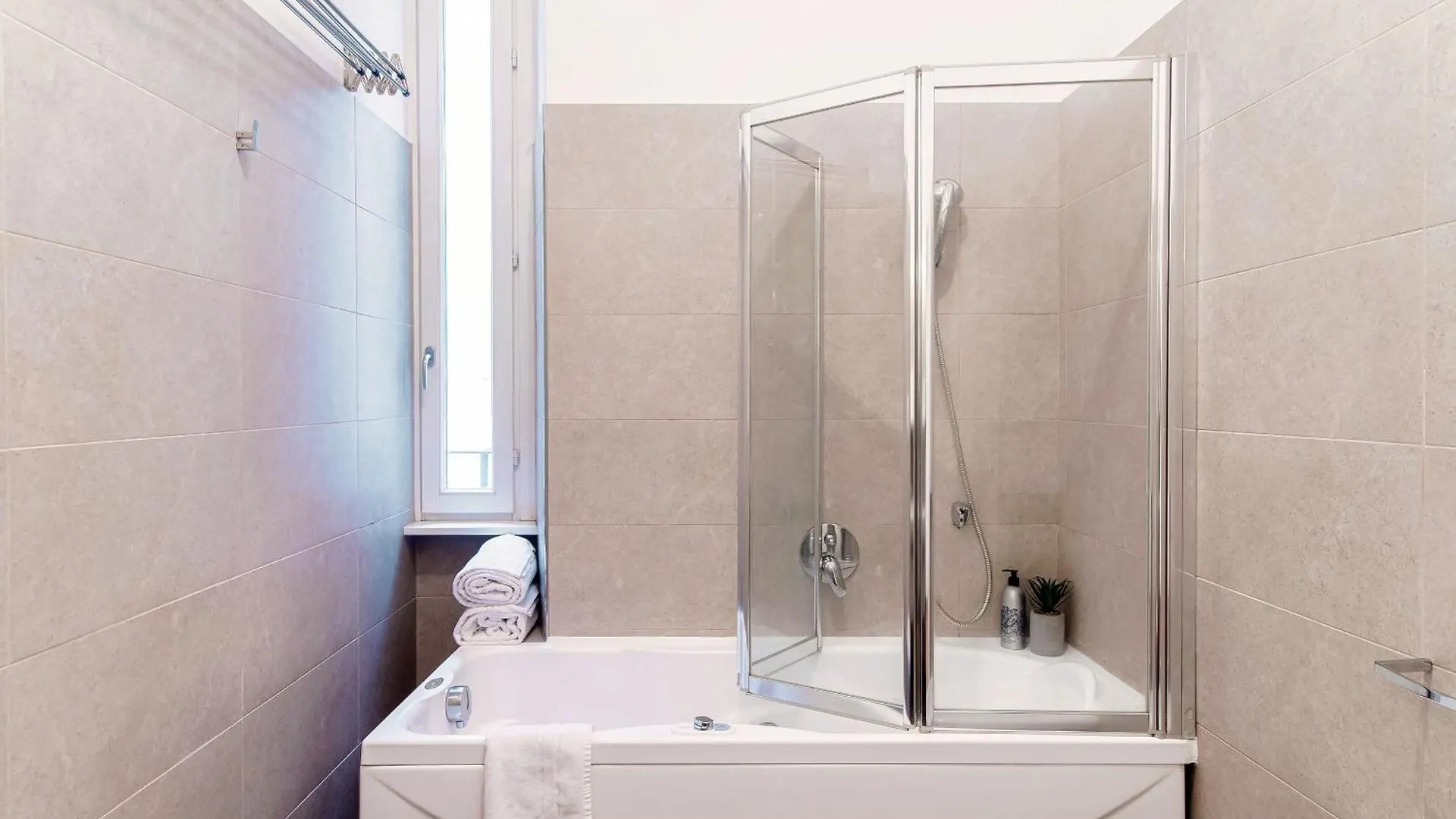 Appartamento All In One - By MyhomeinCôme